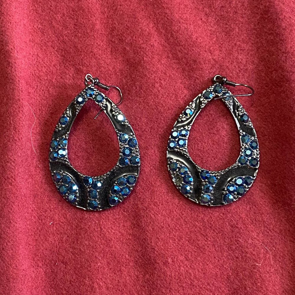 HOST PICK - Beautiful oval hoop earrings with blue stones